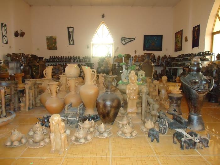 Production restructuring boosts new rural development in Bau Truc Pottery Village - ảnh 1